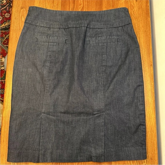 Ann Taylor Loft Size 4 Pencil Skirt Dark Blue Denim-Like Knee Length Pockets - Picture 8 of 13